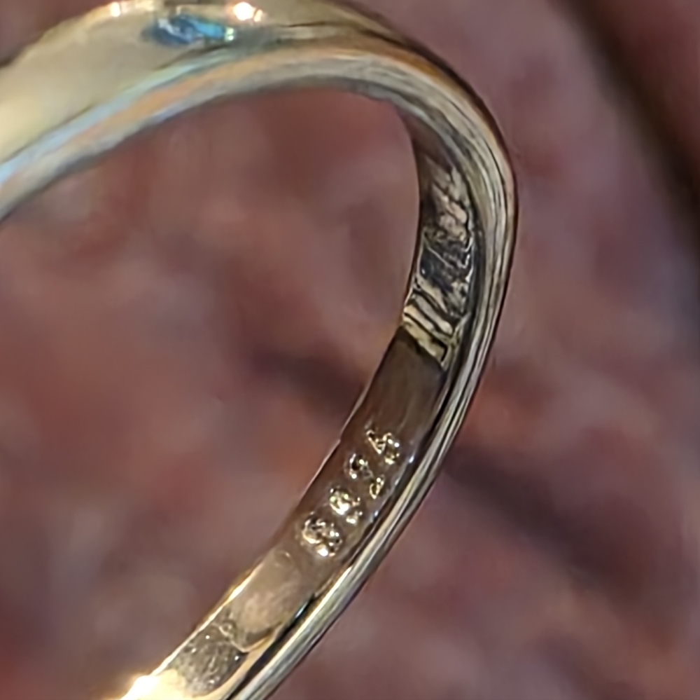 Stunning 925 Silver Women's Ring with Crystal Accents - Picture 4 of 5